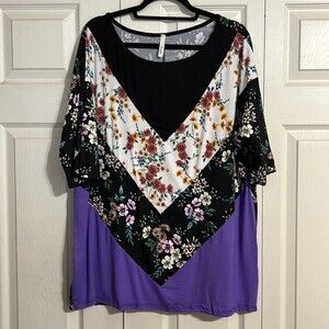 CELESTE 1XL Purple Black White Floral Short Sleeve Crewneck Top Stretch NWOT